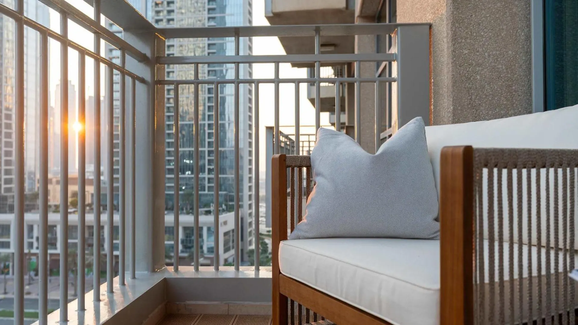 Апартаменты Stylish 1Br In Downtown With Fountain Views Дубай 0*,